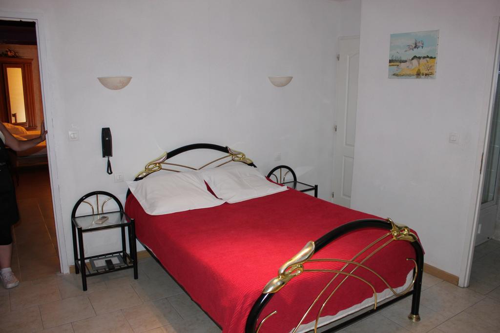 סלון-דו-ז'ירו Hotel Restaurant La Camargue חדר תמונה