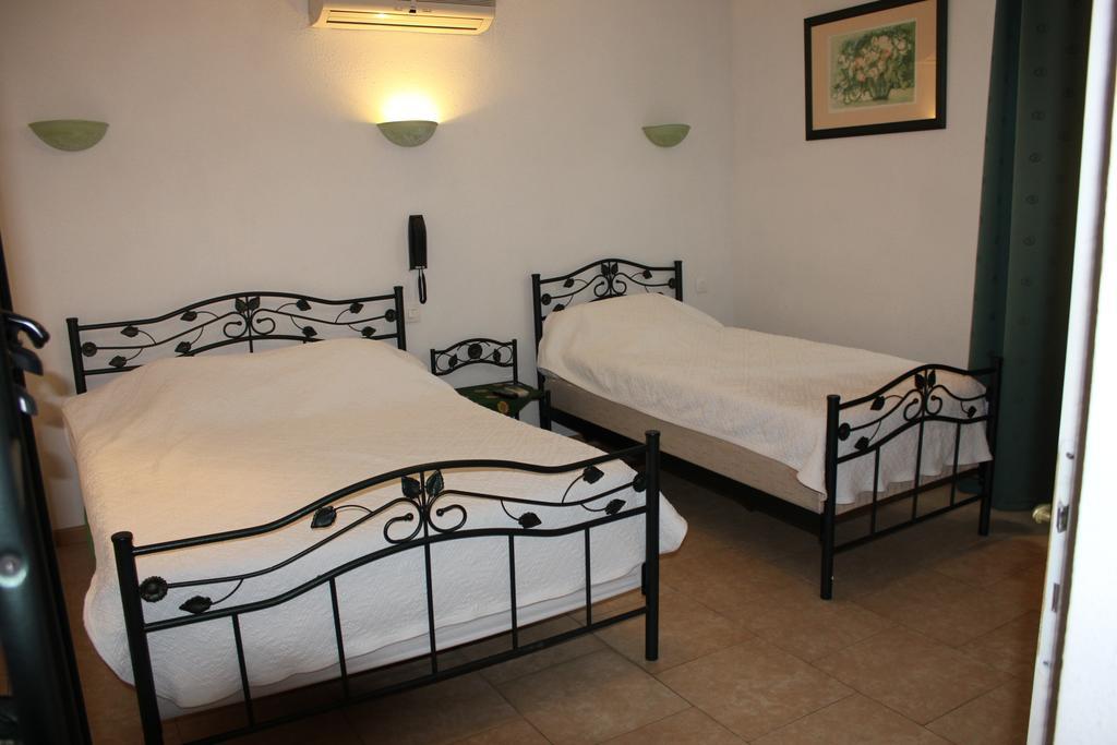 סלון-דו-ז'ירו Hotel Restaurant La Camargue חדר תמונה