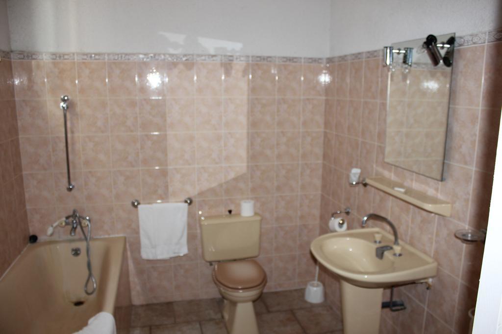 סלון-דו-ז'ירו Hotel Restaurant La Camargue חדר תמונה
