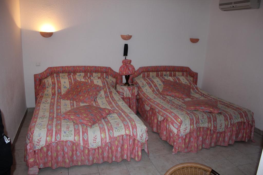 סלון-דו-ז'ירו Hotel Restaurant La Camargue חדר תמונה