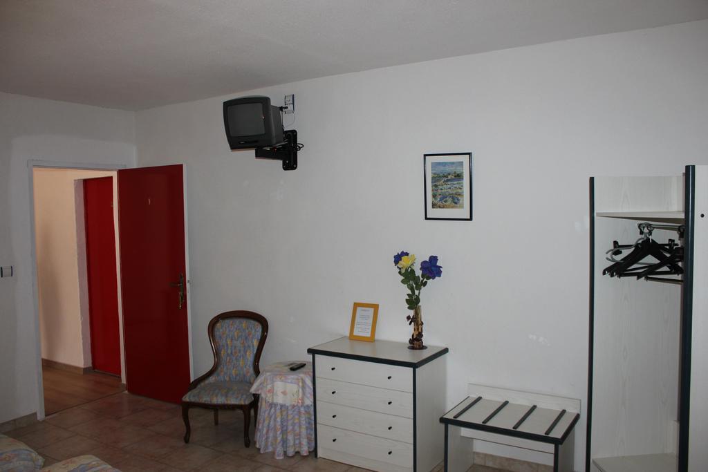 סלון-דו-ז'ירו Hotel Restaurant La Camargue חדר תמונה