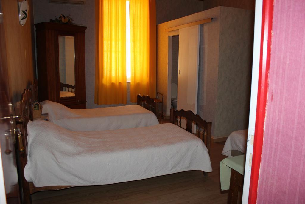 סלון-דו-ז'ירו Hotel Restaurant La Camargue חדר תמונה