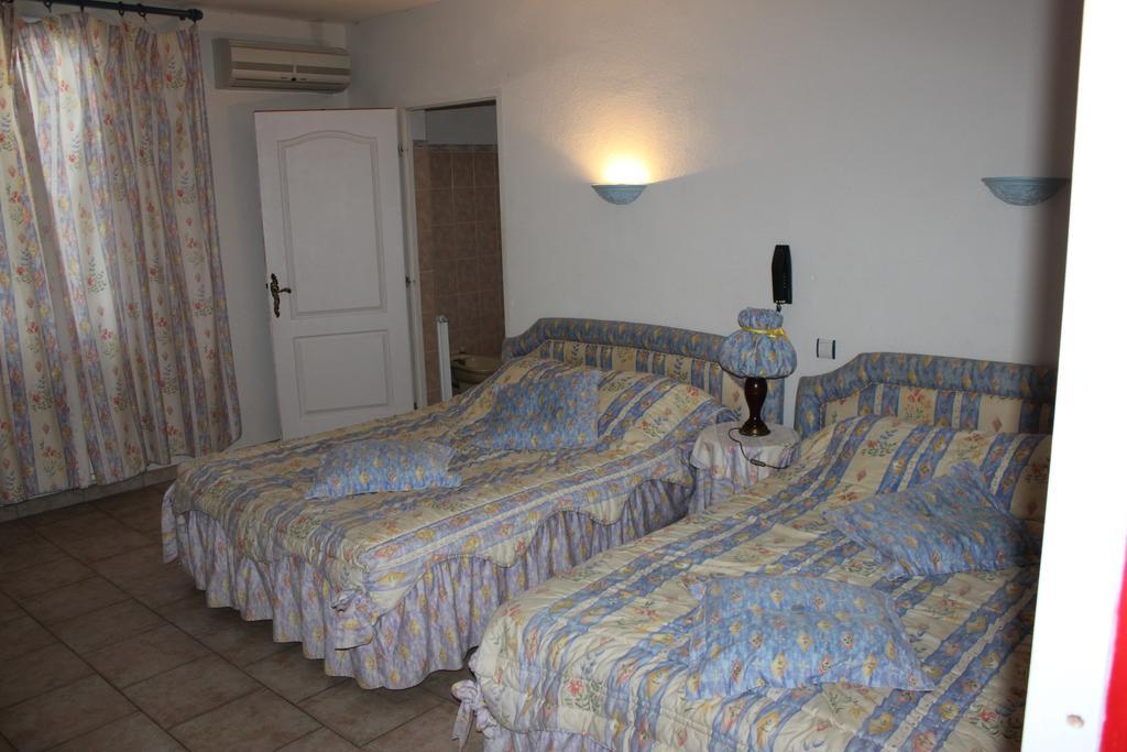 סלון-דו-ז'ירו Hotel Restaurant La Camargue חדר תמונה